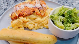 Cook with me! Cheesy Chicken Alfredo! It’s so fye!! #cookwithme #chickenalfredo  #shorts