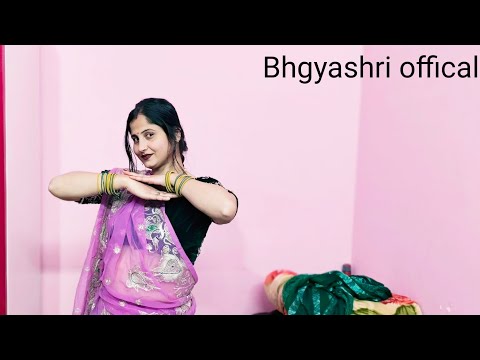 Mere haatho me nau nau chudiya h ! Bhgyashri official #dancevedio #dance #dancemoves