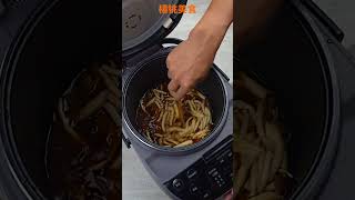 【Shorts短片】電鍋懶人料理！日式鮭魚炊飯，一鍵就搞定！