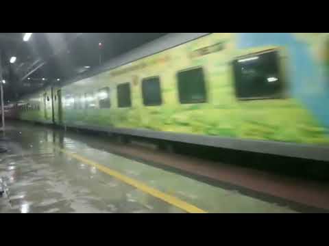 12239-Hisar AC Duronto Express Skips Valsad With Rainy At Amazing Track Sound