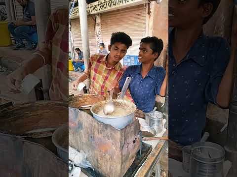 Chota dolly chai wala at jaipur streets #streetfood #food #foodie #chanajorgaram #foodiedelight