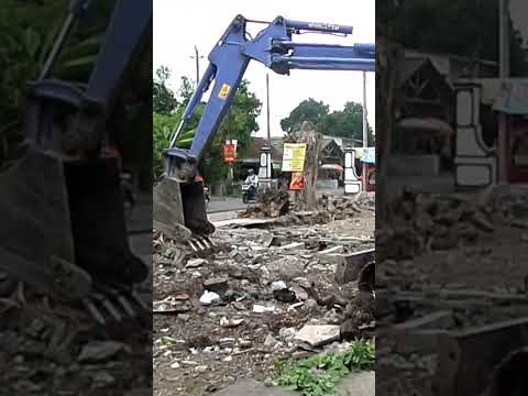 mini komatsu Cleaning debris of traditional market