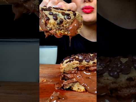 ASMR Giant Nutella COOKIE 🍪👅PIE|무크방 자이언트 누텔라 쿠키|eating sounds |#chocolate #mukbang #shorts