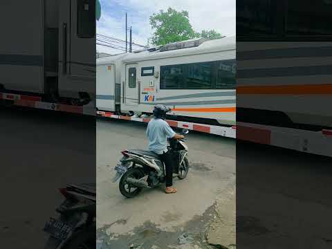 Kereta cepat #kai #keretaapi #keretaindonesia #shortvideo #shorts #short #fyp #indonesianrailroad