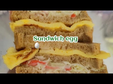 Sandwich egg cabbage with meat crab is yummy សាងវិចពងមាន់ជាមួយស្ពៃក្ដោបប្រហិតក្ដាមគឺឆ្ងាញ់