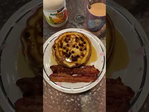 Homemade pancakes with baked bacon for breakfast. Chef by my Canadian Boyfriend. #bicolvlog