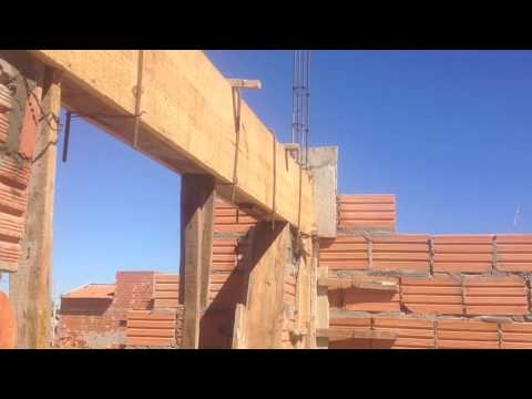 CONSTRUINDO A PRÓPRIA CASA #14 - MONTANDO E CONCRETANDO A VERGA DA COZINHA