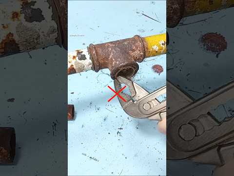 Really practical plumbing tips and hacks . DIY broken pipes  thread extractor #shorts #diy #plumbing