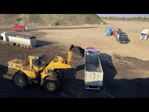 Caterpillar 990 Wheel Loader Loading Lorries With Three Passes - S.G.M Melidis