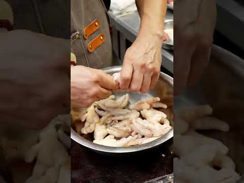 Remove the fish intestines and bones. This method is tender and delicious.