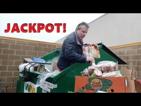 MEGA JACKPOT SCORE!  DUMPSTER DIVING for free food from ALDI in the Freezing Rain ~ We're back!