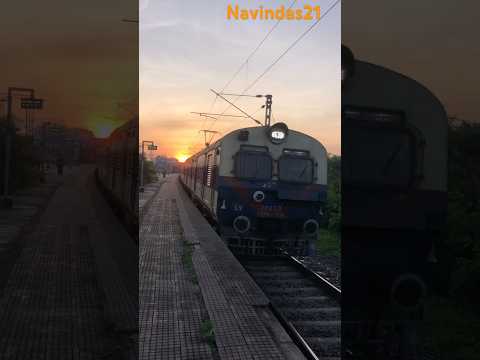 Tum Kyu Chale Aate Ho #shorts #indianrailways #localtrain #railway #train #shortvideo #navindas21