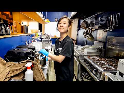 24-Year-Old Japanese young girl makes Ramen The restaurant is thriving