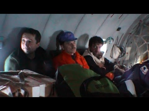 Expeditionaries on the flight to the Sredny base - Geographic North Pole 2002 expedition