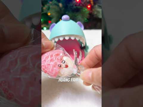 MOUSE DENTIST EATING PINK CANDY