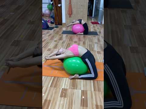 Ball Yoga  / Daily practice yoga / #yogainspiration #yogapractice #yogalove #yogi #yoga #yogalife