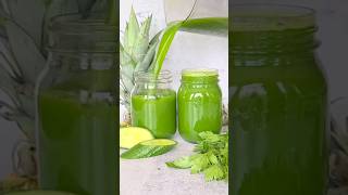 Detox your body with this amazing green juice! #juicing #juicerecipe #immunity