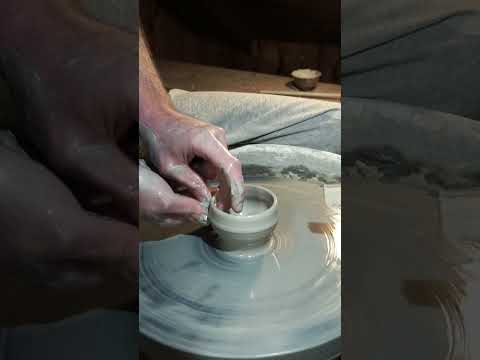 How to create a teabowl on a pottery wheel. Wheelthrowing of gongfu teacup.