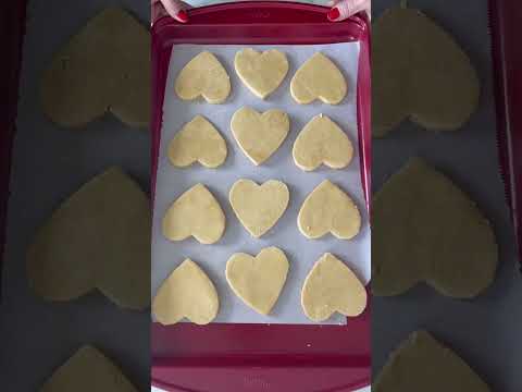 The best Reese’s copycat chocolate peanut butter hearts! Recipe on Bakingwithblondie.com #valentines