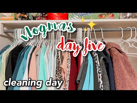 VLOGMAS DAY 5 | cleaning my college apartment + preparing to move out