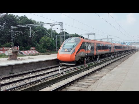 4K UHD Quality - 100km/h Horn Honking Saffron Vande Bharat Crossing#uniquetrainengines#vandebharat