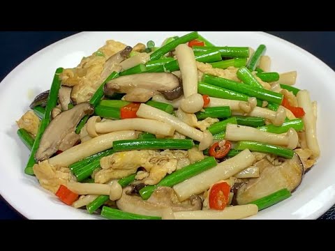 How to make mushroom fried eggs delicious, grandma taught me the detailed method, the pot is fre