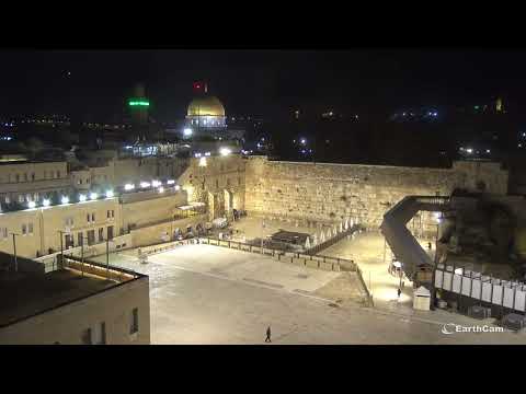 Israeli Air-Raid Siren Evacuates Western Wall