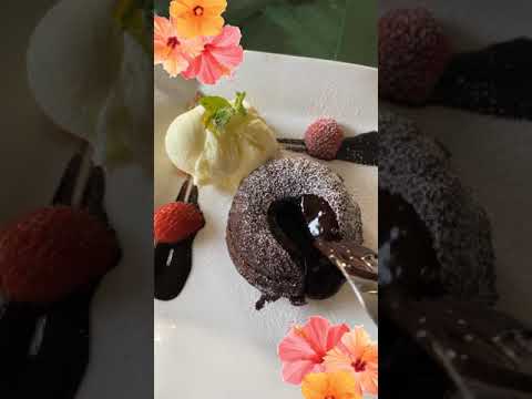 SATISFYING CHOCOLATE LAVA CAKE #Cake #shorts #Youtubeshorts