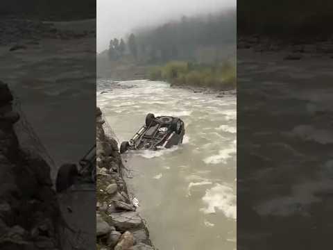 Pahalgam raste mein 👍the ride is👍 safe#viral #viralvideo 😅😅 safe