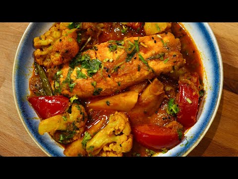 DELICIOUS FISH CURRY WITH CAULIFLOWER | Fish Curry Bengali Style