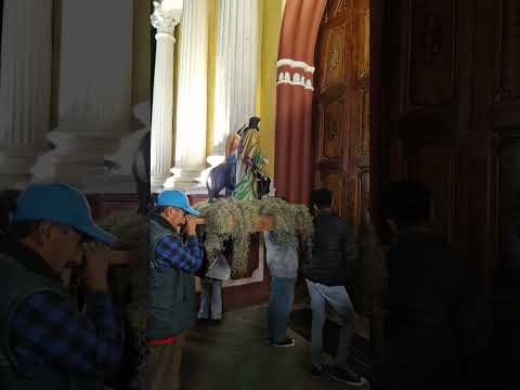 Pidiendo Posada en La Iglesia de San Mateo Apóstol que bonita tradición en Naolinco Pueblo Mágico