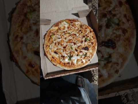 medium pizza RS.300 ONLY FOR Tandoori Pizza shop par.#pizza #Karachi #shorts #viral