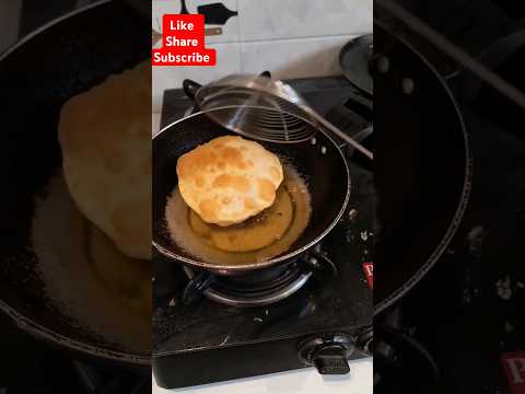 bhature #youtubeshorts #bhature #shortvideo #cookingshorts #foodshorts #trendingshorts #viralvideo