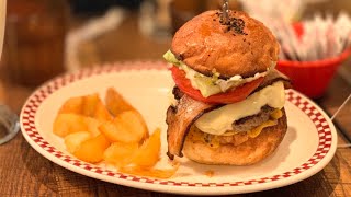 行列1時間待ちのダブルチーズバーガー【マンチズバーガーシャック】