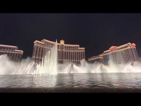 Bellagio Fountain Water Show | Lady Gaga - Bad Romance