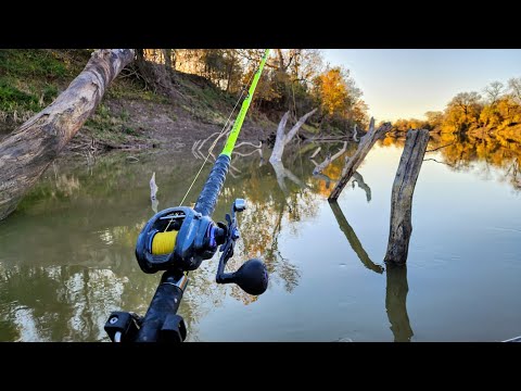 Fishing A RAPIDLY RISING RIVER!! (Kayak Fishing)