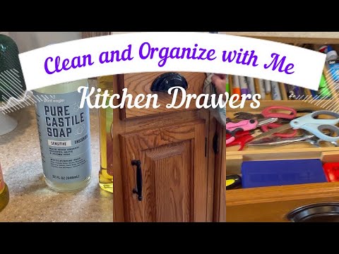 Organizing and Cleaning Kitchen Drawers