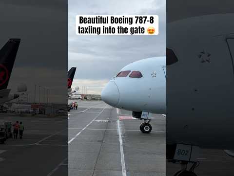 Beautiful Boeing 787-8 taxiing into the gate 😍 #boeing #787 #travel