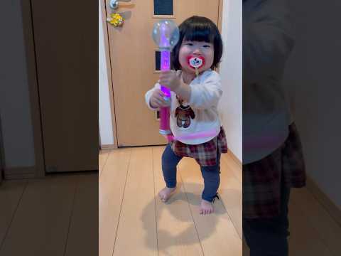 ディズニー アナ雪の光るライトをもらって嬉しそうな、なーちゃん #shorts #baby #disney #frozen