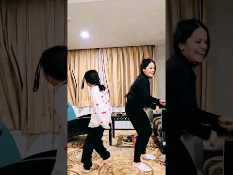 Mom Daughter Funny Dance 🕺 🕺| Salman Khan | Akshay Kumar #comdey #funnyshorts #girls #hindisong #fun