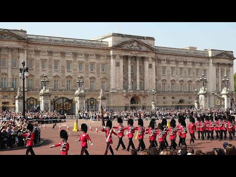 Buckingham Palace Changing of the Guard Parade: A London Highlight