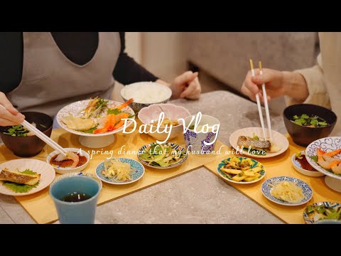 Colorful meals prepared by Japanese housewives. Rice ball breakfast. Cherry blossom viewing.