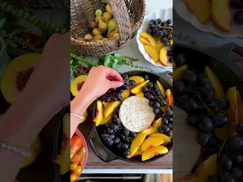 Grilled Brie & Peaches Crostini Appetizer  I  #tailgate #summerrecipes #grillingrecipes