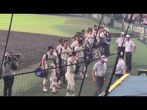 球場を去る神村学園と大社高校の選手たち(第106回選手権大会/準々決勝)