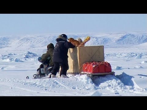 Stuck with snowmobile in the chaotic ice of the northwest passage - Nanoq 2007 expedition