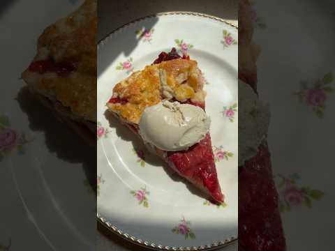 Strawberry & Rhubarb galette 🍓 Full recipe on tomatotomatoe.ca #dessert #baking #recipe #summer