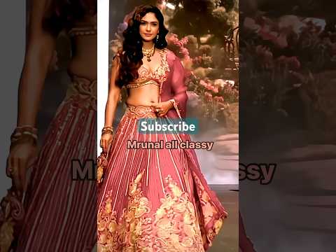 Mrunal Thakur Lehenga Choli Ramp Walk | #mrunalthakur #lehngacholi