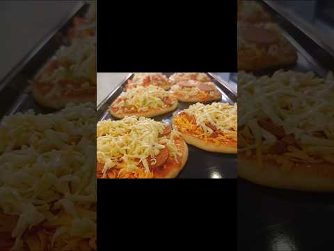 Pizza recipe | homemade pizza with pizza dough | shortfeeds | shorts#short#,viral #tranding#food#