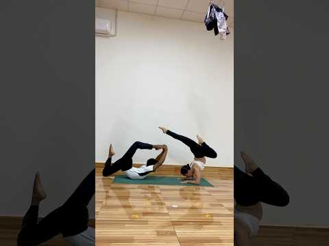 Acro yoga  / partner yoga  / #yoga  #yogapractice #acro #yogapractice #yogalife #yogainspiration