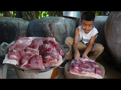 Secrete way to cook delicious pork - Yummy pork cook with bamboo shoot - Chef Seyhak